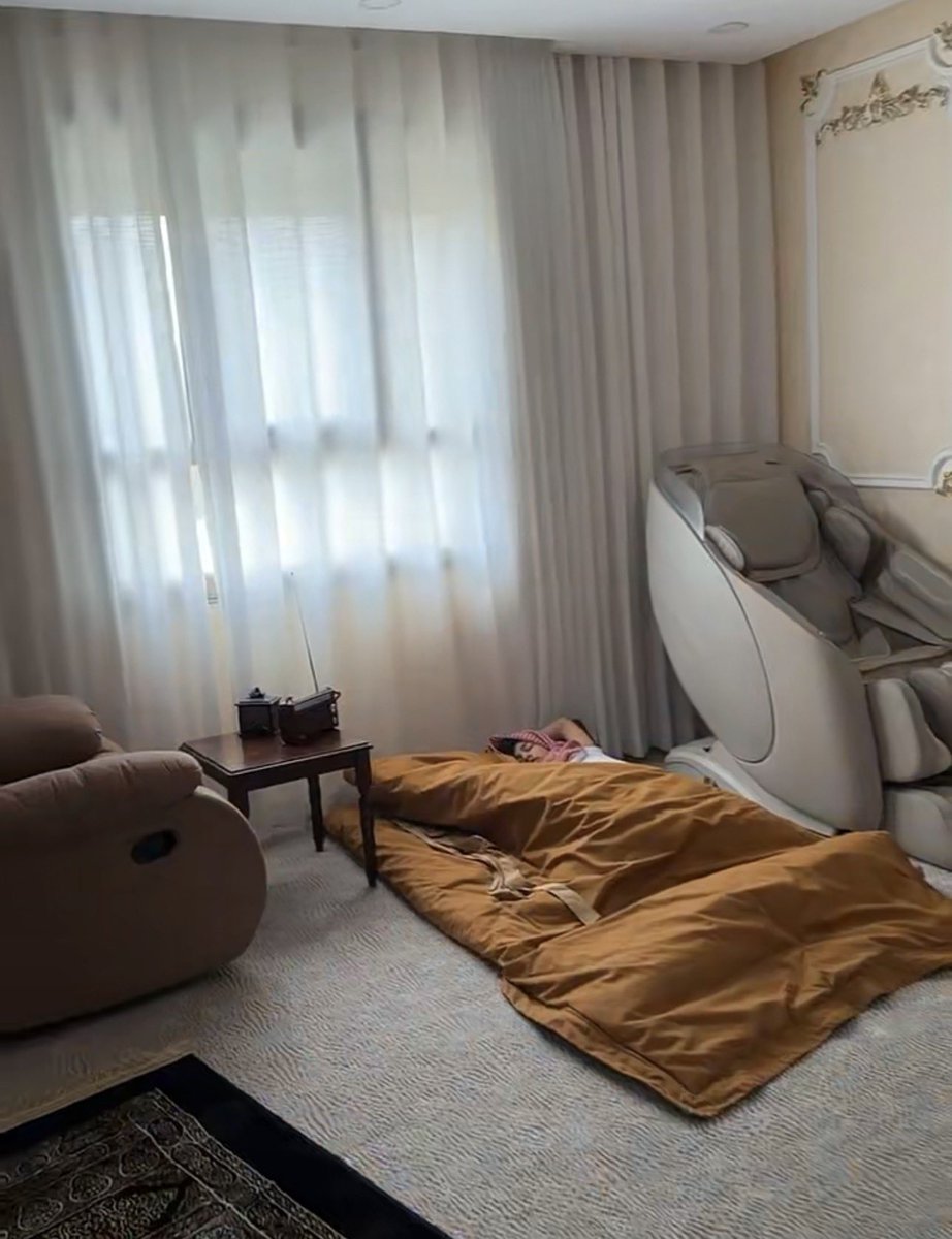 Cicyab's tweet photo. Sleeping in his mother’s room… where safety isn’t a word, but a feeling in every corner 🤍
Her love quietly surrounds him, guarding his dreams as if nothing in the world could touch him ✨ #world #slip #mom #mother #areb https://t.co/svIMaSIamy