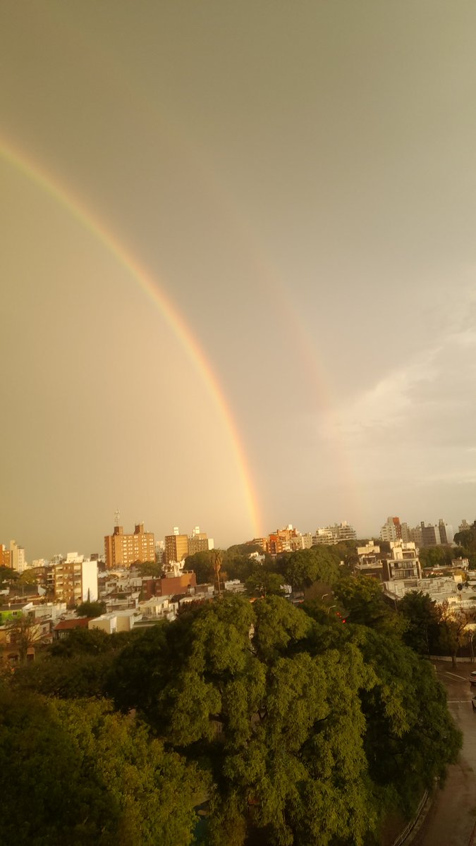 mario_bidegain's tweet image. Arcoiris doble hacia SE en #Montevideo, a las 18 horas de MAR21 abril.