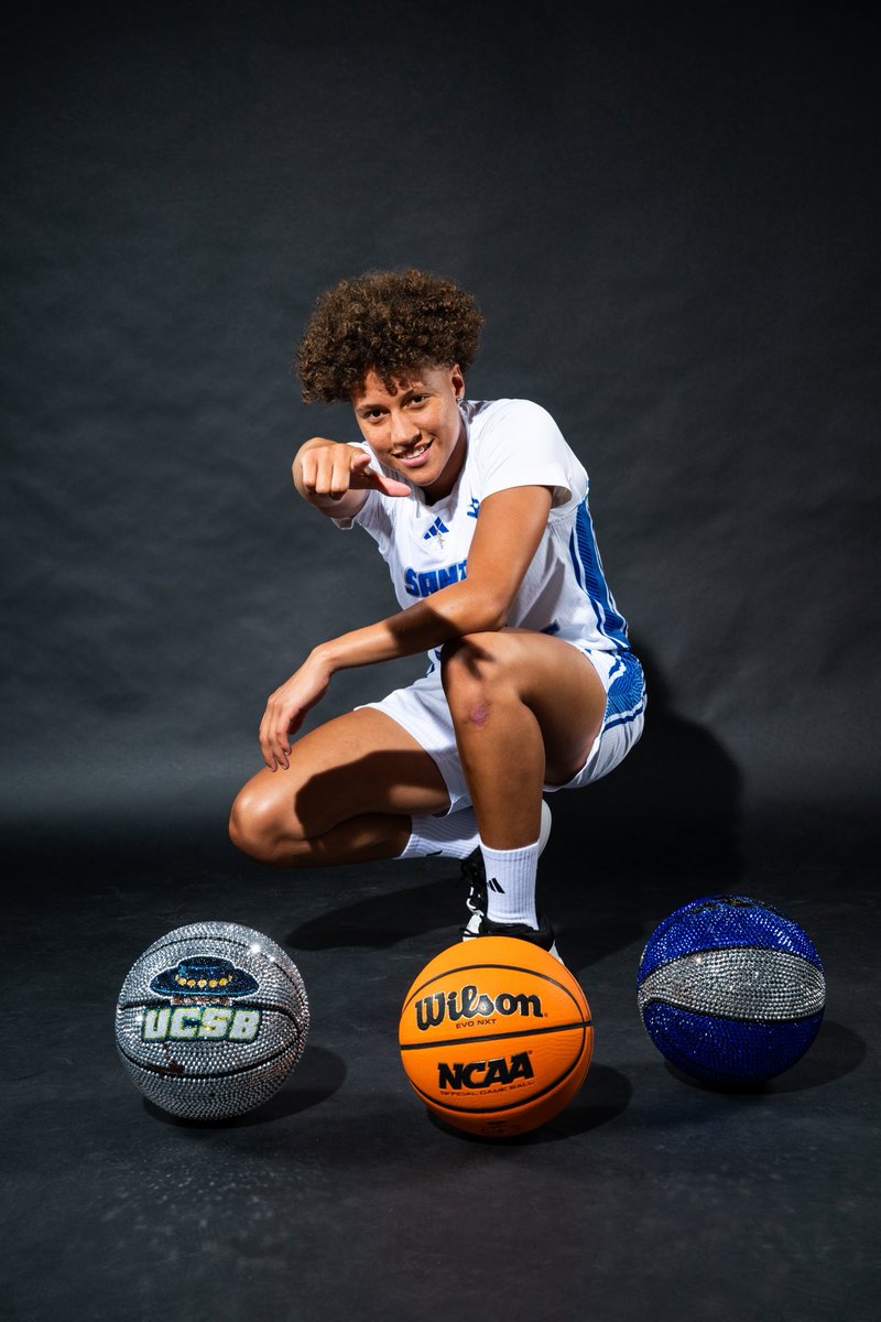 UCSB_WBB's tweet photo. 𝐁𝐑𝐄𝐀𝐊𝐈𝐍𝐆: Bienvenue à Santa Barbara, Naomy 🇫🇷
Another one home ✍️ 

#GoGauchos https://t.co/HDE1WmWNY1