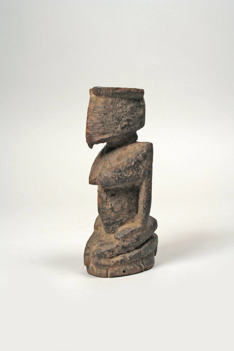 AfricanObjects's tweet image. Title: Figure: Kneeling Female

Location: Mali

Culture: Dogon or Tellem peoples (?)

Date: 16th–19th century

metmuseum.org/art/collection… 

 #Mali #ArtBot