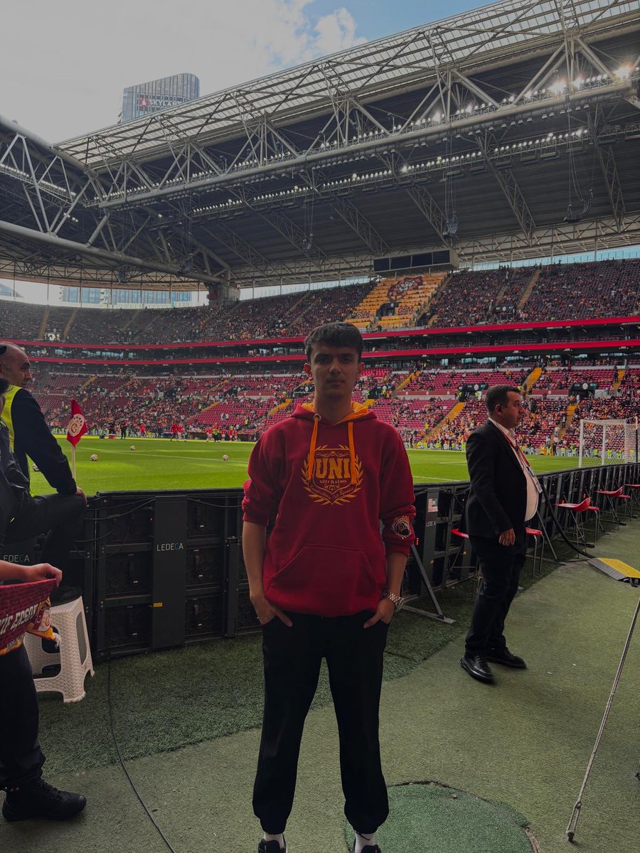RE RE RE RA RA RA NİCE MUTLU YILLARA !

Grubumuzun sevilen isimlerinden Tribün Faaliyet Sorumlumuz Emin Çelebi’nin doğum gününü kutlar, Sevdikleriyle beraber nice seneler dileriz.

#ultrAslanUNI
#uAUNIMAKÜ