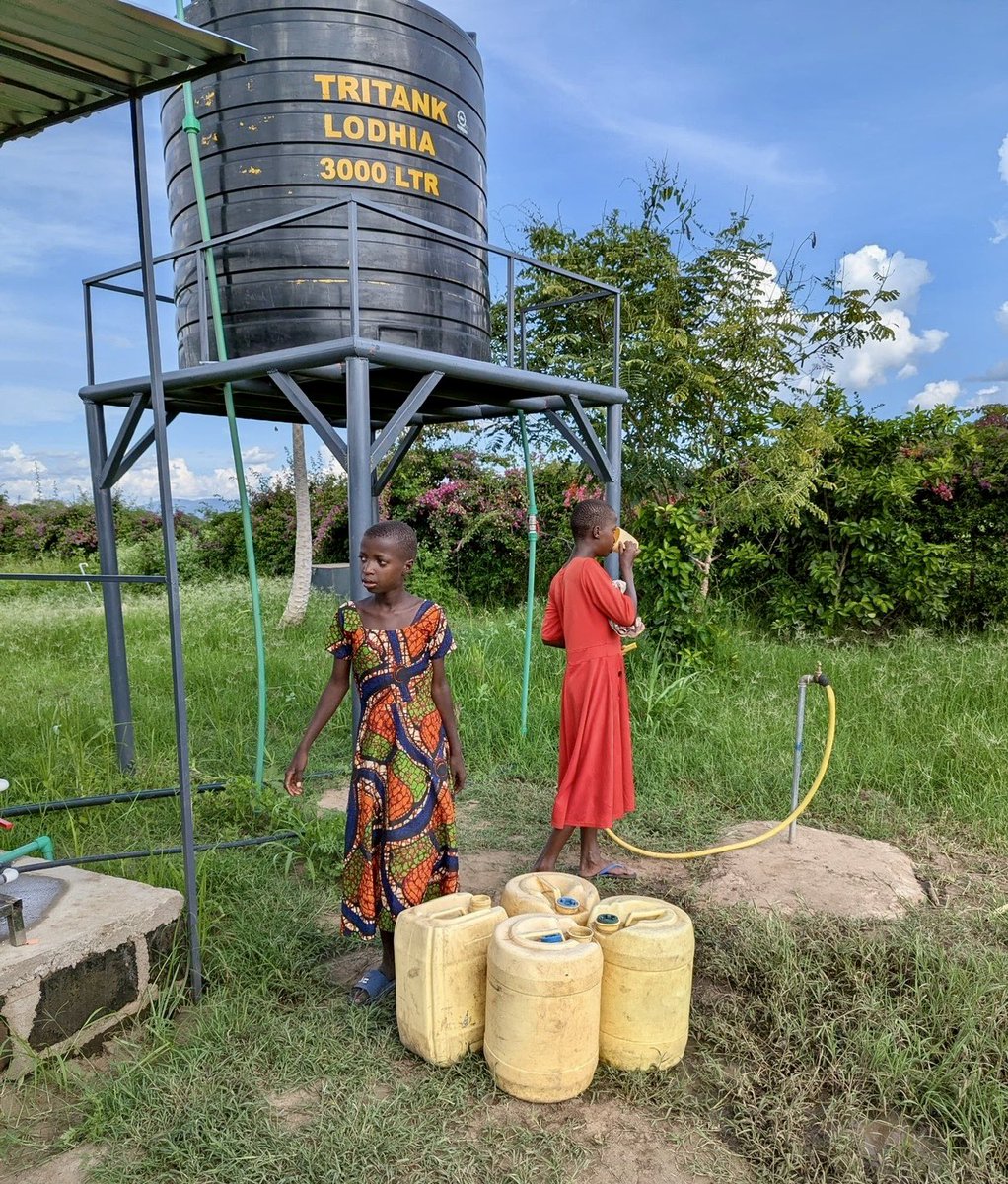 SisalFoundation's tweet photo. Instead of having to walk for miles to fetch water for their families, these girls can now just walk over to the desalinization unit provided by our sponsors.  #maasai #sisalfoundation #desalinization https://t.co/sZvAZvjpOh