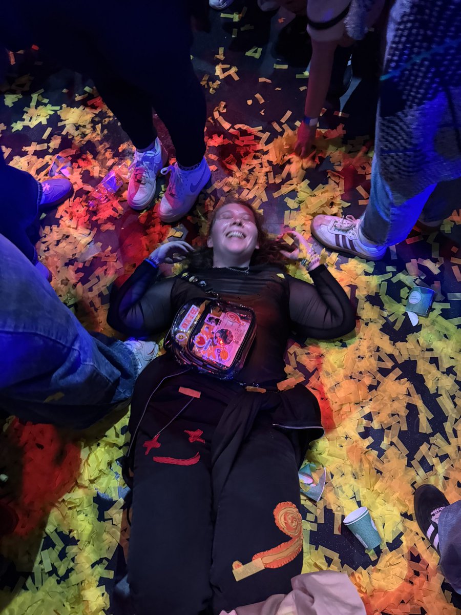 L’Annanas 🌹 tweet media