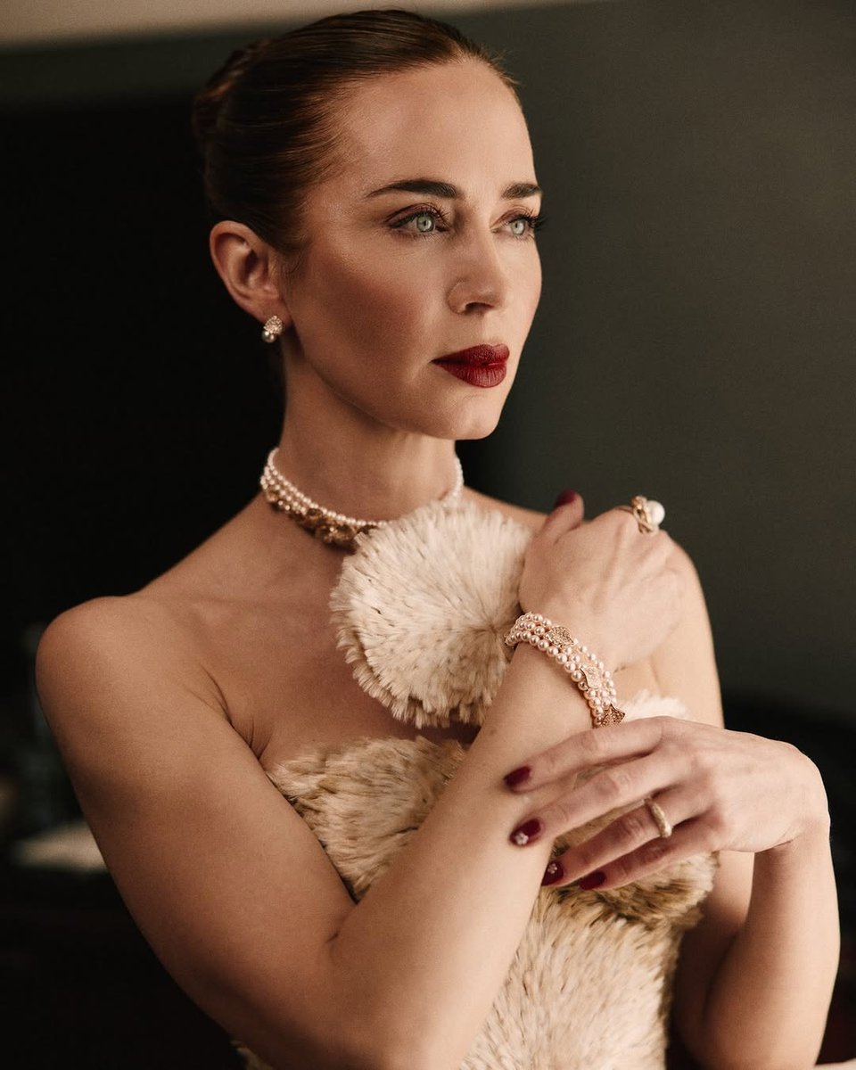 Emily Blunt Files 👠 tweet media