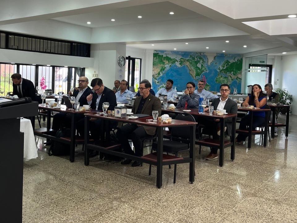 RSalazar91623's tweet image. Como presidente de la Cámara de Comercio Exterior, impulsar espacios de actualización estratégica fortalece la competitividad de nuestras empresas ante un entorno global cambiante. 🌍🤝

#CRECEX #ComercioExterior