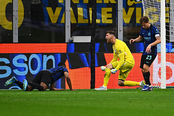 بدون كثر كلام و شرح و تفصيل .. لو كان سومر اليوم هو من في المرمى لما تأهل الانتر أبدا .. هذا شيء غير قابل للنقاش
برافو بيبو