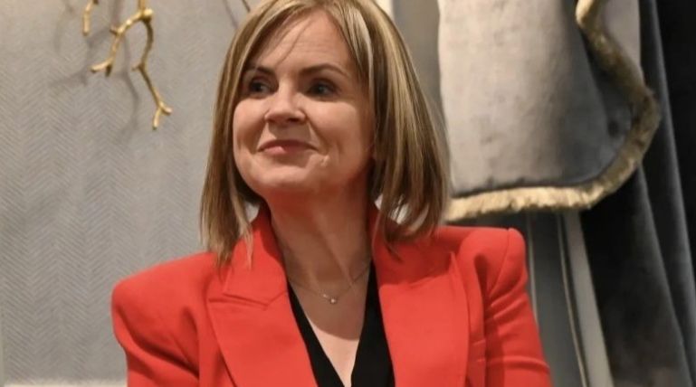 thinkers360's tweet image. The lady in the red suit - Your story matters buff.ly/KbQMAJL via @Tweetinggoddess  of Tweetinggoddess  on @Thinkers360 #BusinessStrategy #Marketing #Social 📣 Expert? Get certified at Thinkers360: buff.ly/gi4ZLGt