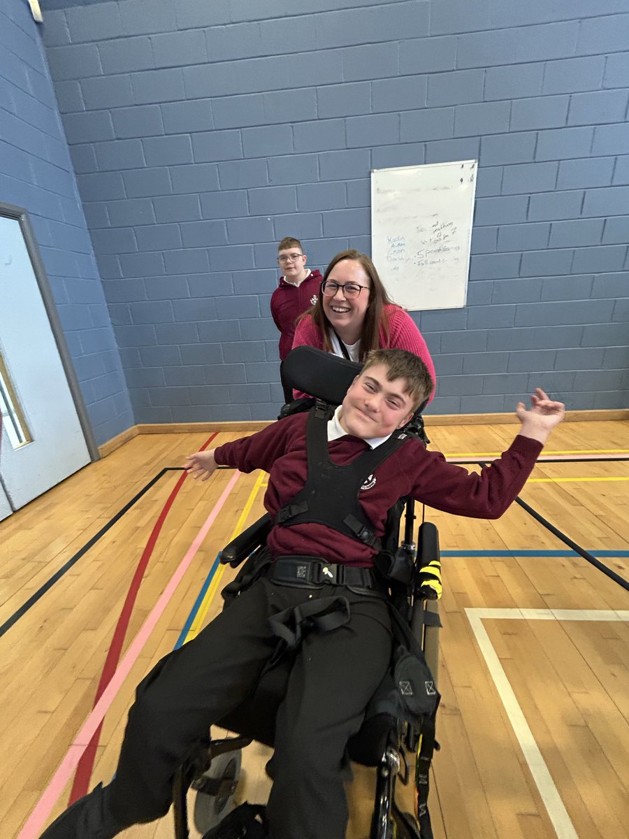 AlloaEASN's tweet image. Lots of fun with friends at Monday lunchtime sports club with Carly! Great to see everyone active, smiling, and enjoying time together. @AlloaAcademy @ActiveClacks @CL_sport_ #Active #Friends