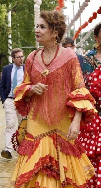 MarBalCas's tweet photo. El traje de flamenca es el traje regional que más favorece a la mujer.
Bueno no, espera. https://t.co/dvwkBnIdmG