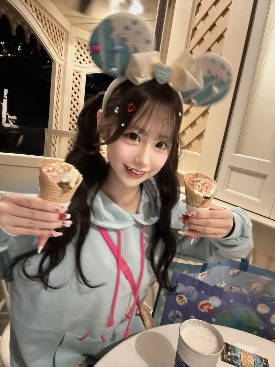aya09031117's tweet photo. ヴァネロペコーデしてディズニーたのしかった🐭🤍 https://t.co/wvWxU1ljgM