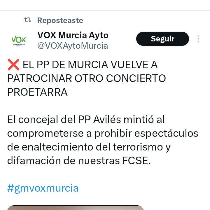 <a href="/juansotoivars/">Juan Soto Ivars</a> A ver si te enteras bien. Bien peinado.