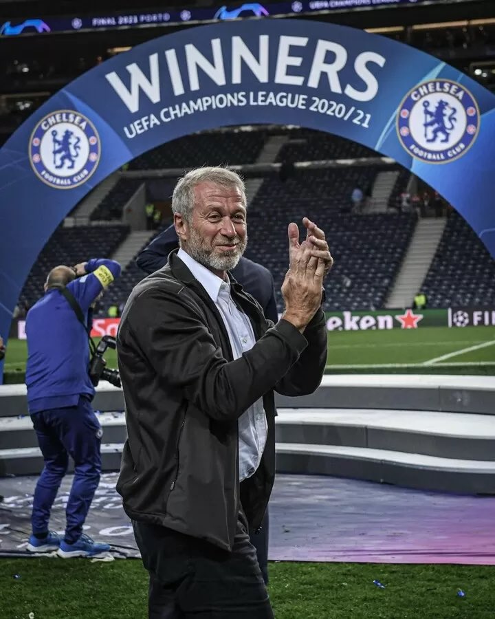 Pour le bien du football, Ce monsieur doit reprendre les choses en mains😭😭
CHELSEA EST ENTRAIN DE COULER