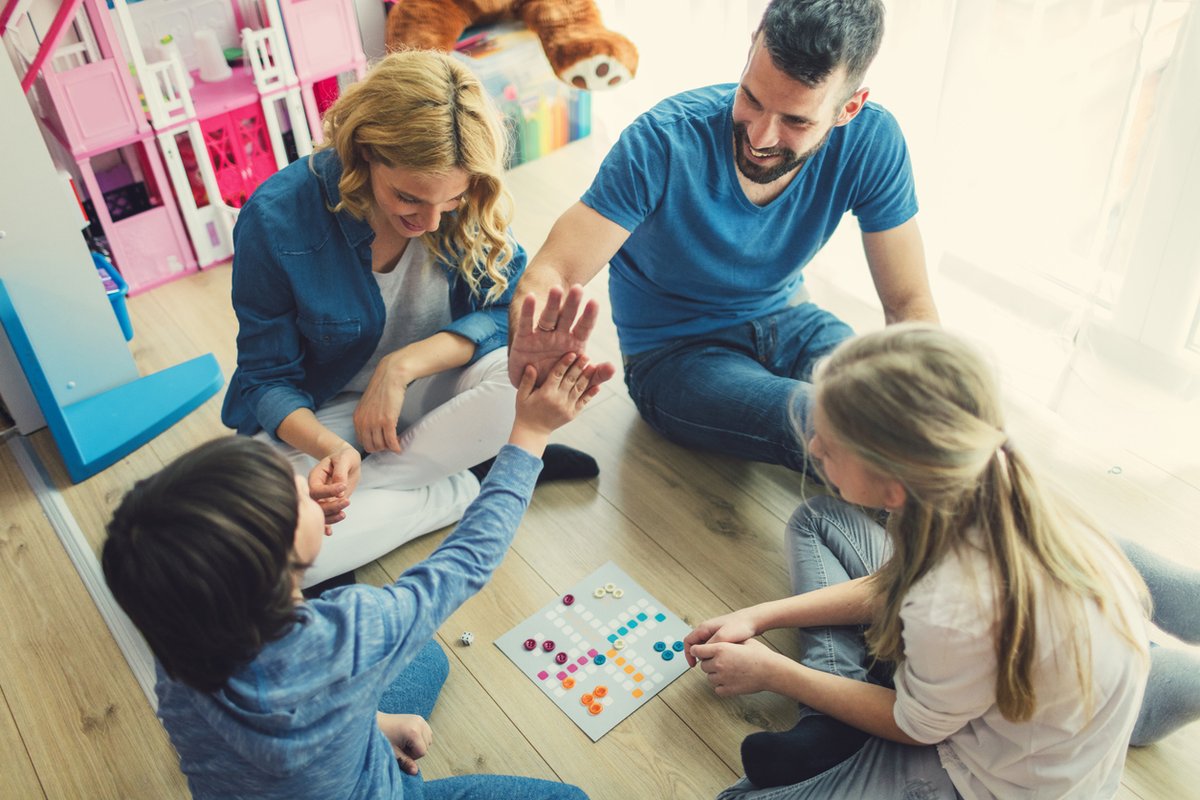 chlfca's tweet photo. Take a break from the screens and opt for a fun activity with family instead! Try planning a family game night and play some board games or make a puzzle. To save money, consider trading games or puzzles with friends, or seeing what you can find at your local thrift store! 🎲🧩 https://t.co/XbbNxrF5TZ
