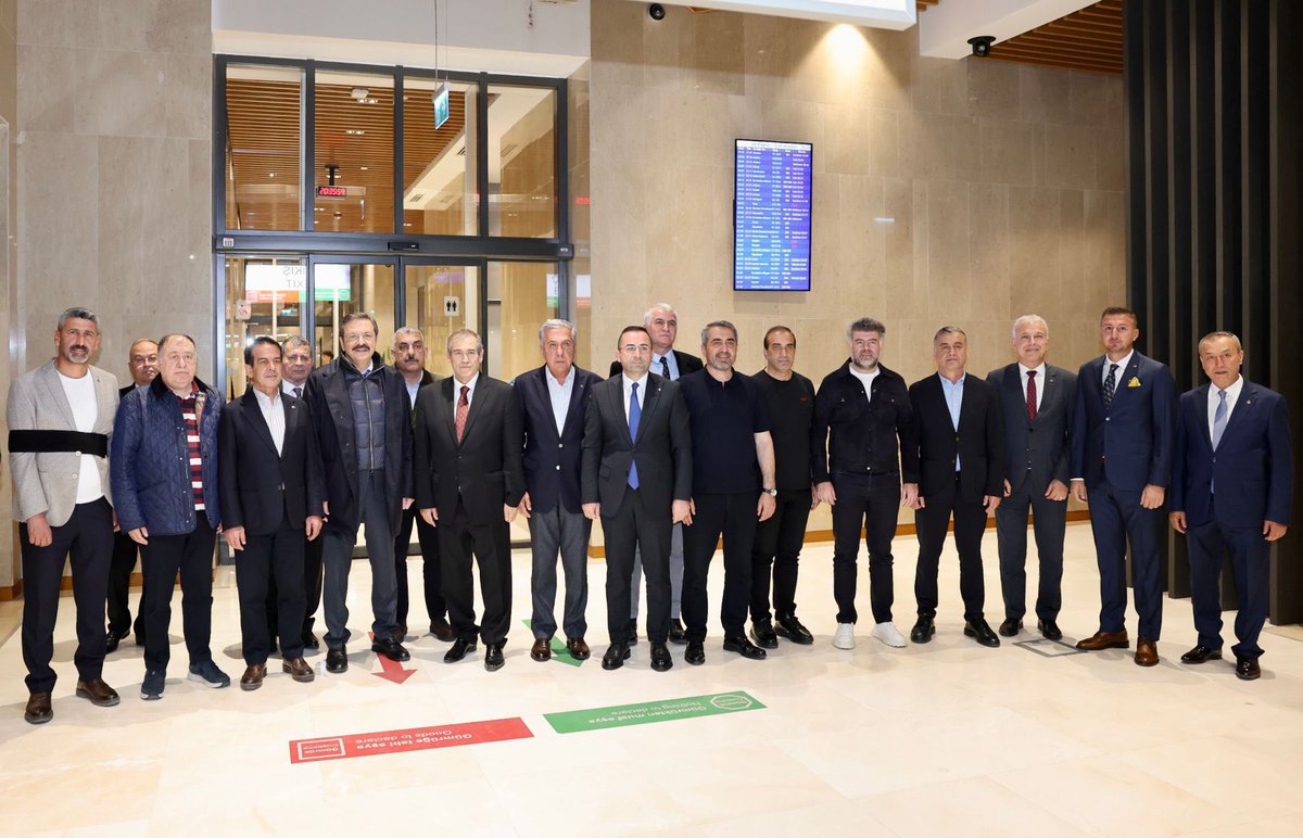 DurdasFatih's tweet photo. YÖREX Yöresel Ürünler Fuarı’nın açılışı için ilimize teşrif eden Dünya Odalar Federasyonu ve TOBB Başkanımız Sayın M. Rifat Hisarcıklıoğlu’nu, oda ve borsa başkanlarımızla birlikte Antalya Havalimanı’nda karşıladık.

Nazik ziyaretleri ve vizyoner liderliğiyle her zaman yanımızda olan Birlik Başkanımız Sayın Hisarcıklıoğlu’na, bölgemizdeki ekonomik gelişmeleri, iş dünyamızın beklentilerini ve sektörlerimizin öncelikli taleplerini arz etme fırsatı bulduk.