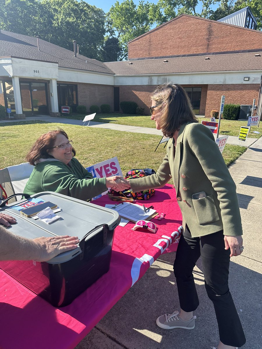 Elaine Luria tweet media