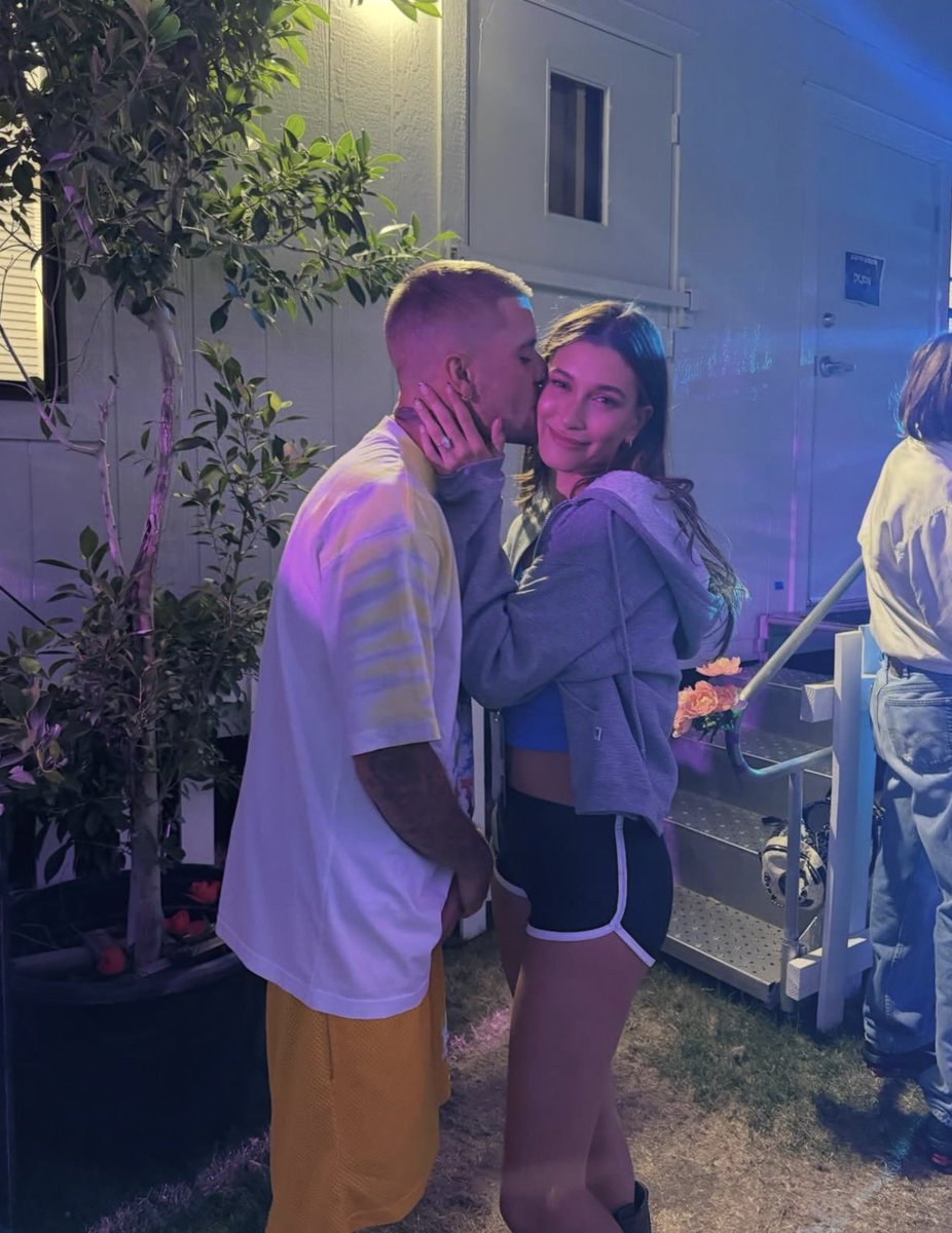 comfort ◡̈ tweet media