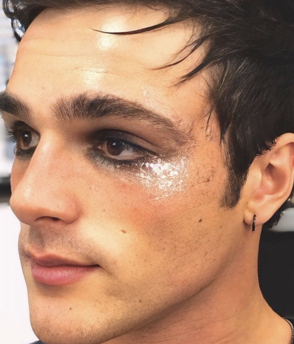 viendo el historial de amigo de ofi:
qué son poppers?