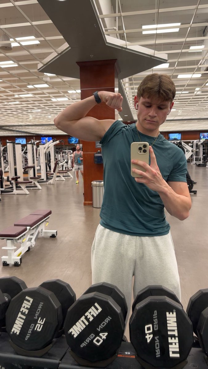 jb20013's tweet photo. Is it still grey sweatpants season? https://t.co/NN3peNyUF7