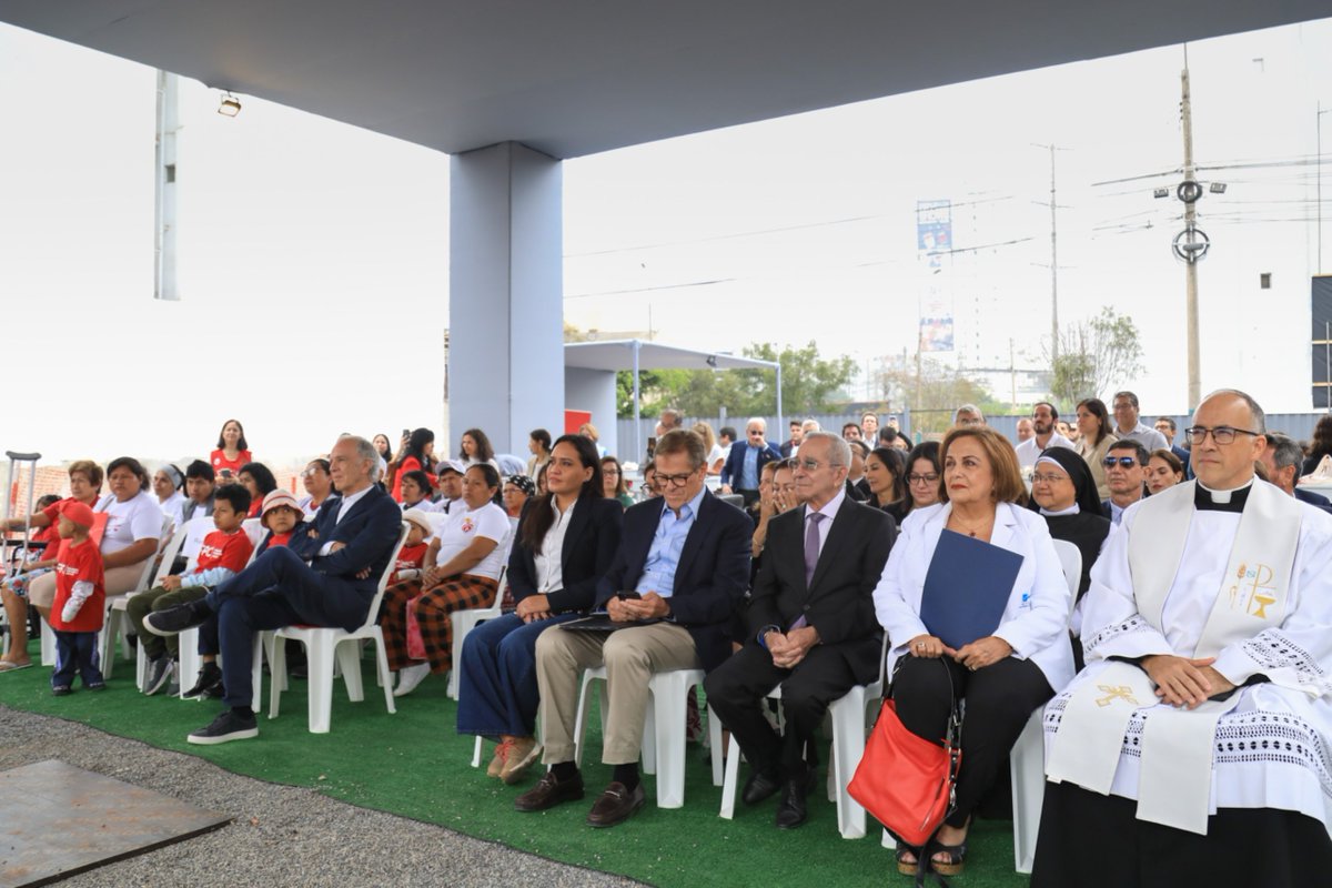 MinjusDH_Peru's tweet photo. #NotaInformativa📄| El MINJUSDH participó en la colocación de la primera piedra del Hogar “Ponle Corazón”, impulsado por la Fundación Peruana de Cáncer, que brindará alojamiento gratuito y atención integral a pacientes oncológicos de escasos recursos que llegan a Lima para iniciar su tratamiento.
