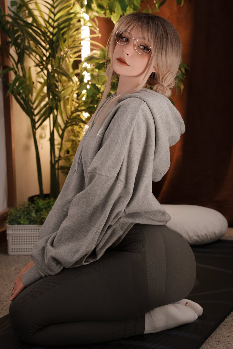 maidmana's tweet image. Did you work out today?🧢
#alt #alternative #egirl #egirls #aesthetics #altgirl