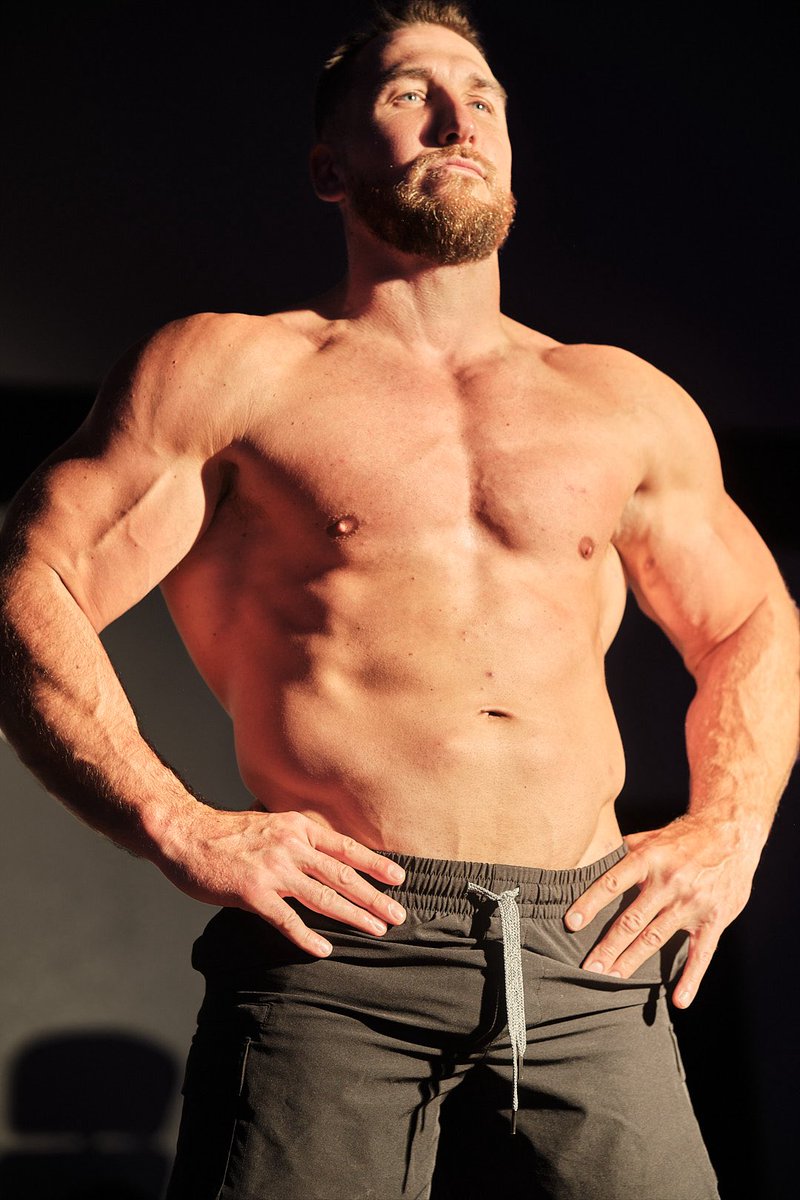 Pres10Vance's tweet photo. Dude thinks heโs Superman or some shit.
#AEW #ROH #StillHandpicked #FratHouse #IronHouse https://t.co/A7caIAfCrJ