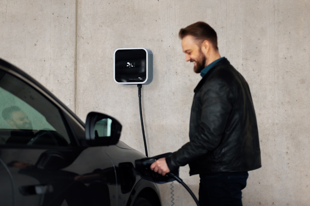 FinancialFree23's tweet image. Good news for UK EV owners without driveways! @guardianmoney reports a new law is expected to get the green light, allowing automatic approval for pavement 'charging gullies'. This aims to make charging more accessible &amp;amp; boost EV take-up. @guardian #EVCharging #UKFinance