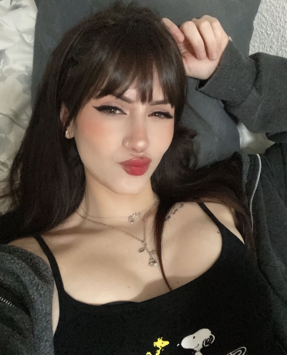 M a y l é n tweet media