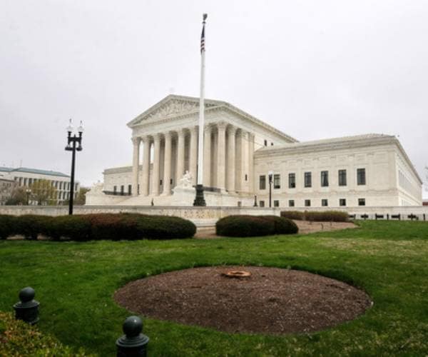 jimbotrump's tweet image. Supreme Court Weighs FCC Penalty Powers dlvr.it/TS8jq9 PLEASE FOLLOW #SupremeCourt #FCC #Telecommunications #Verizon #ATT