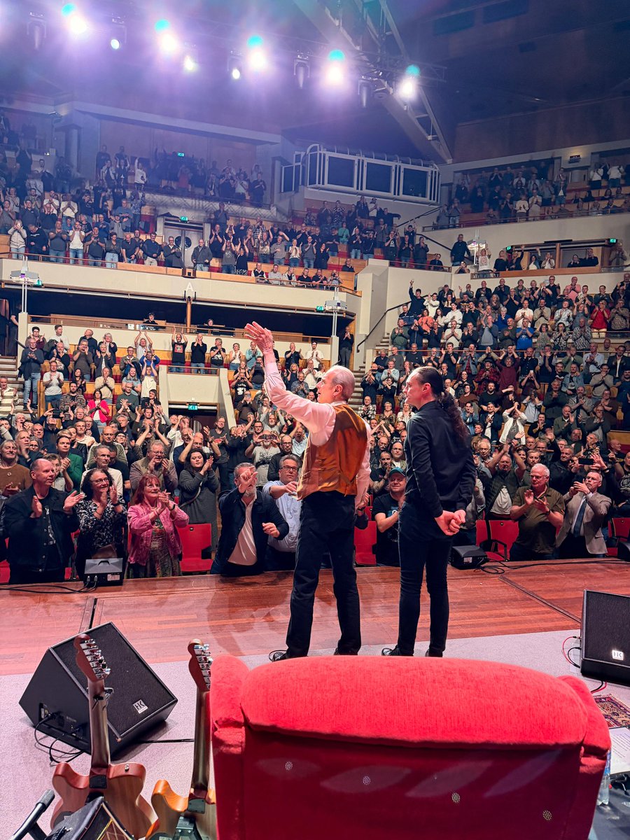 frossiofficial's tweet image. Thank you, Utrecht. We'll be back in the Netherlands for one more show on May 1st at The Muziekgebouw, Eindhoven. 

Onwards to Denmark and the KulturCenter, Skive.

Tickets for all European and UK shows: francisrossi.com/tour

#FrancisRossi #Tour #StatusQuo #Utrecht #Skive