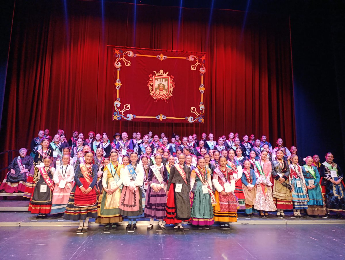 Hermandadburgos's tweet photo. Hoy se han elegido a las Reinas y Damas de la Corte de Honor 2026.
Reina Mayor: Beatriz Plaza de la Peña Rincón de Castilla
Reina Infantil: Valeria Lezcano de la Peña Los Titos.
Enhorabuena a las dos y al resto de la corte.
También hemos despedido a la Corte 2025. Gracias a las 8 https://t.co/PAkHut0rHE