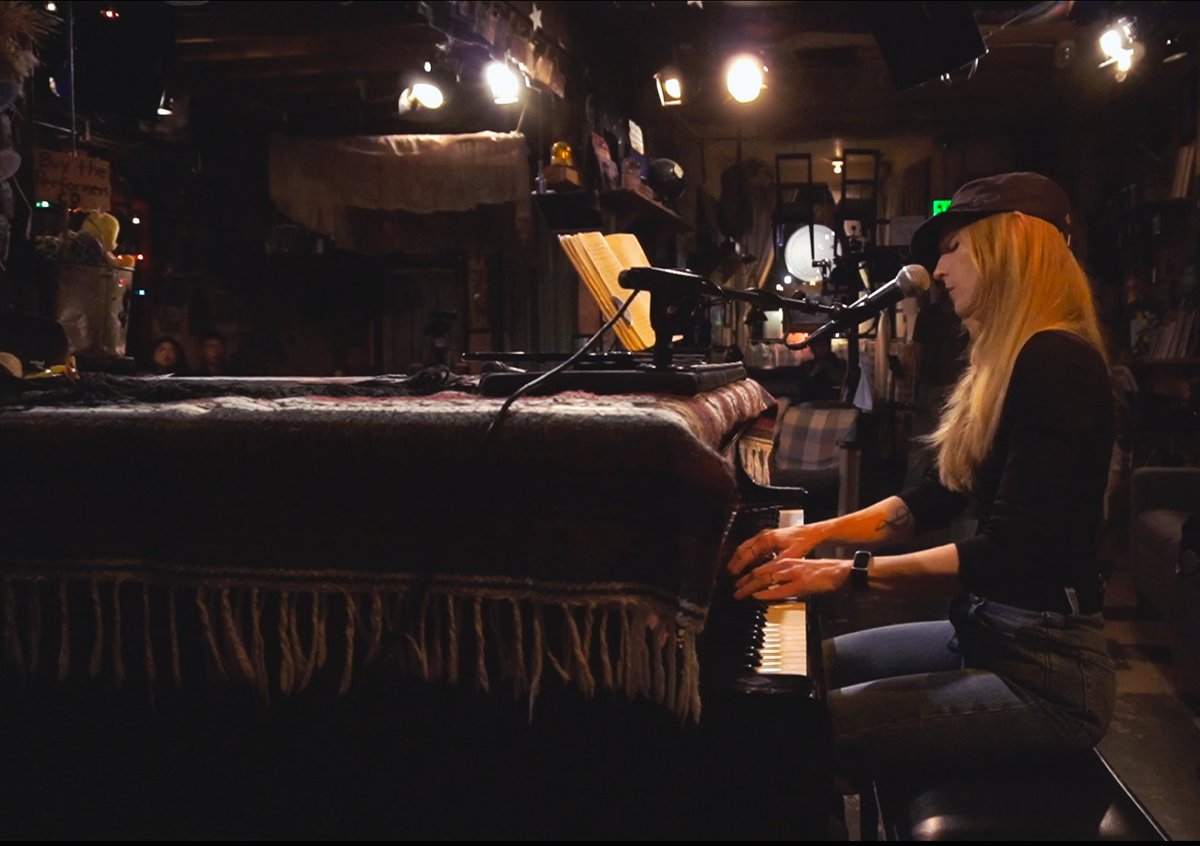 Margotlanemusic's tweet image. Played my new song "Dressed in White" at Kulaks Woodshed.
Check it out here: youtu.be/B2xSiH9eSxU?si…
#margot #merelyGhosts #piano #rock #pop #blues #newmusicTuesday