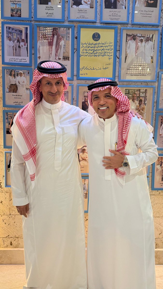 زيارة #جدة_التاريخية رحلة مميزة في ربوع تزخر بالتراث العريق، من شوارعها التي تفوح بعبق الماضي، إلى محالها التي تحكي قصص مدينةٍ استقبلت زوارها عبر الأجيال بحفاوة وأصالة.
​وفي قلب هذه الوجهة العريقة، سعدت بزيارة مطعم البصلي ولقاء الأستاذ نبيل الحامد (أبو فيصل)، في تجربة ضيافة