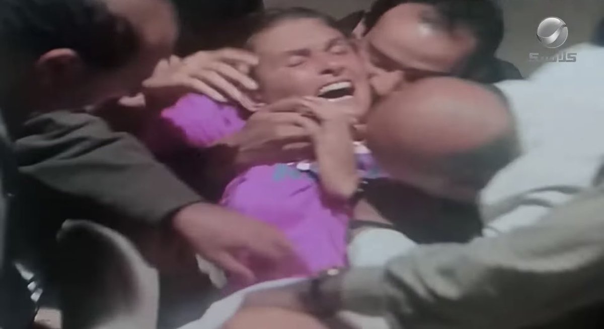 moheeeeeeb5's tweet photo. صور من مشهد اغتصاب الفنانة يسرا : خمسوا اتلمو حواليها خلعوها هدومها وعملو كل اللي نفسهم فيه اتحرشو بيها وبعبصوها باسوها ولحسوها كانو بيشمو جمسها كل شوية ويمسكوه ، فشخوها وصراخ واهات جامدة من يسرا .. ٥ https://t.co/pGRPPXucle