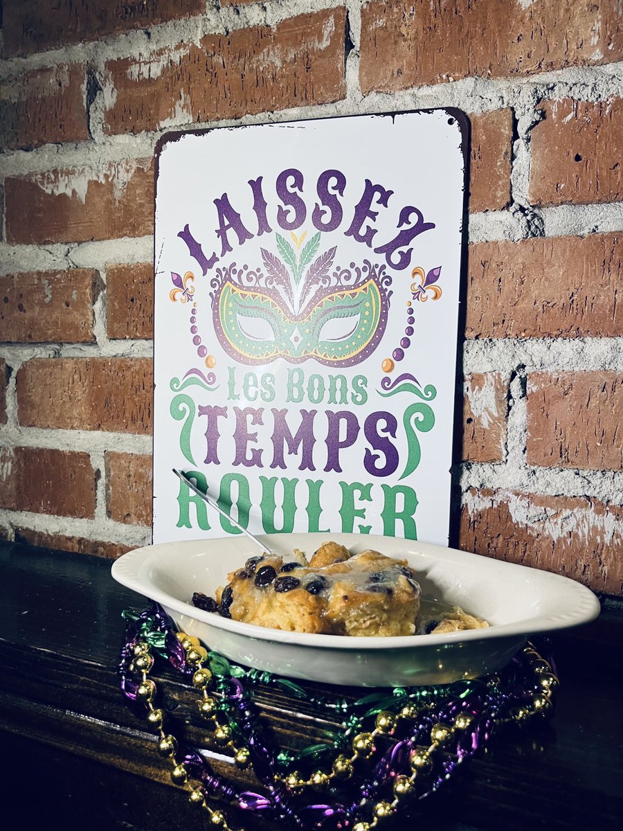 RouxsCreoleCafe's tweet image. The whiskey glaze kick it all off but this recipe goes back to the 1800's and is authentically southern. A real treat for that sweet tooth. Not too sweet, just right. Order today f.mtr.cool/tvuwjzisit

#eatlocal,#gallatinchamber,#NashvilleEats,#TennesseeEats