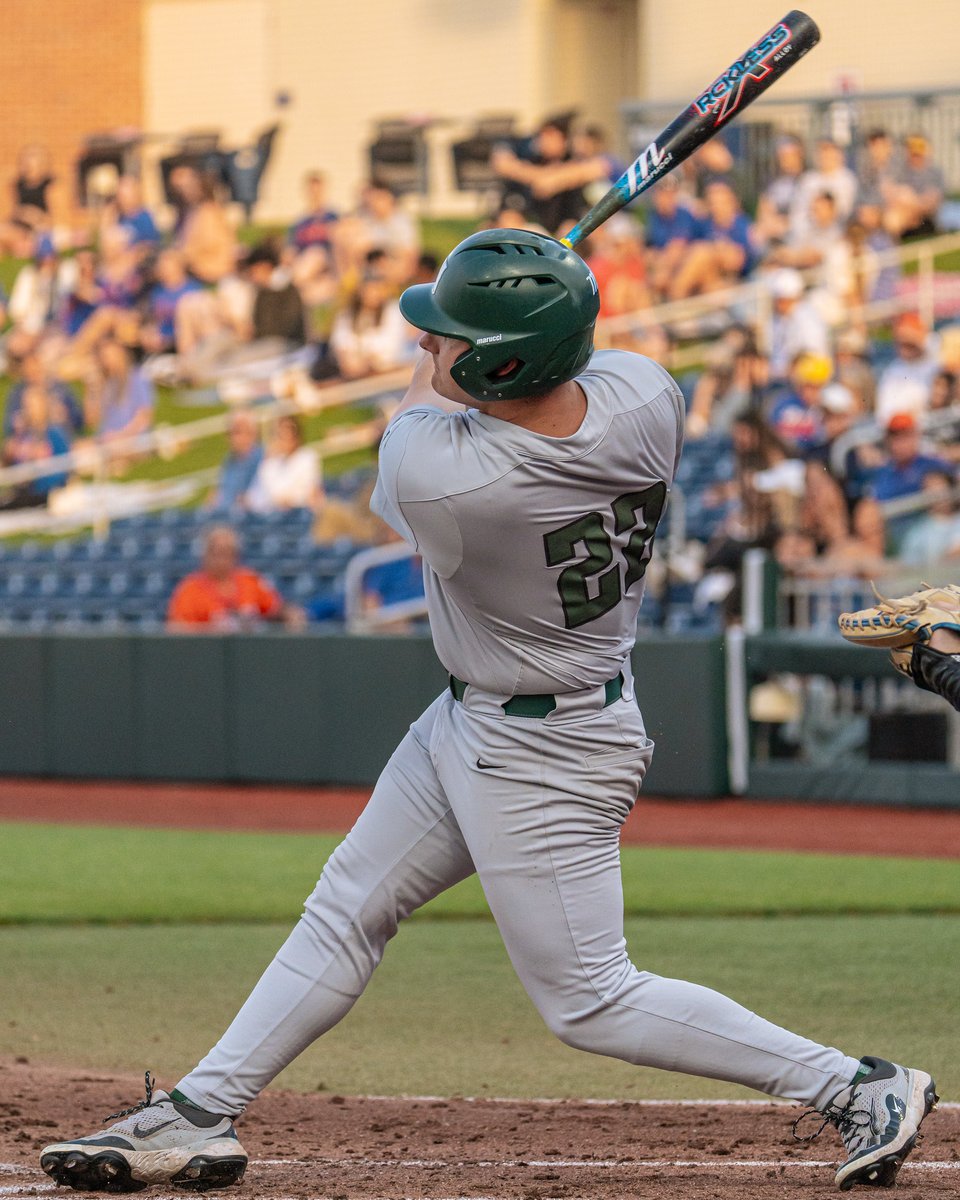 JUBaseball's tweet image. T7 | Edmonds singles up the middle to start the seventh!

He's 3-3 to start the game 💥

#JUPhinsUp