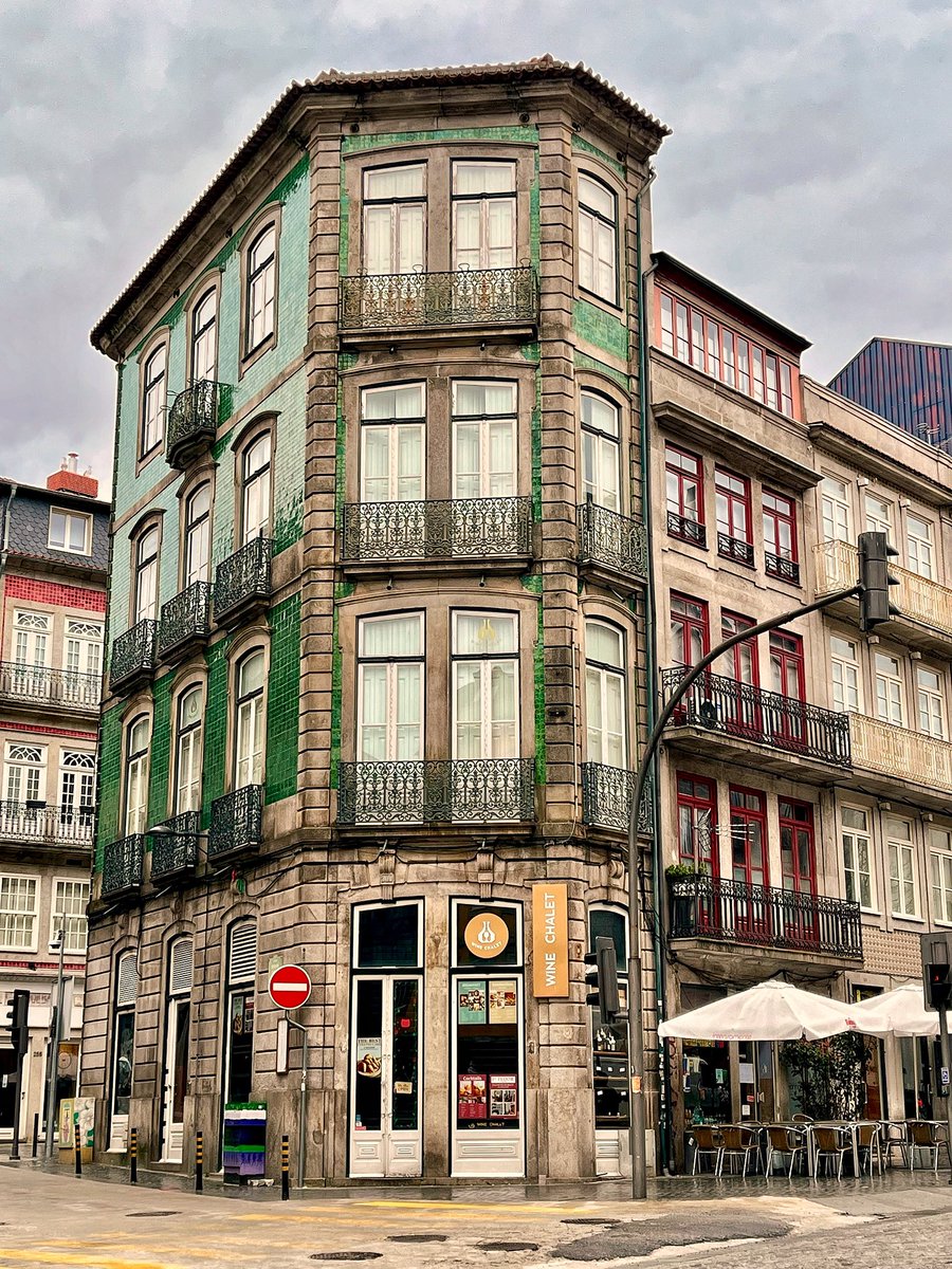 lizzie_hubbard2's tweet image. The lovely colours of  #Porto buildings 😍 #Portugal #portuguesa #VisitPorto 
#BestOfPortugal #portoandnorth 🇵🇹