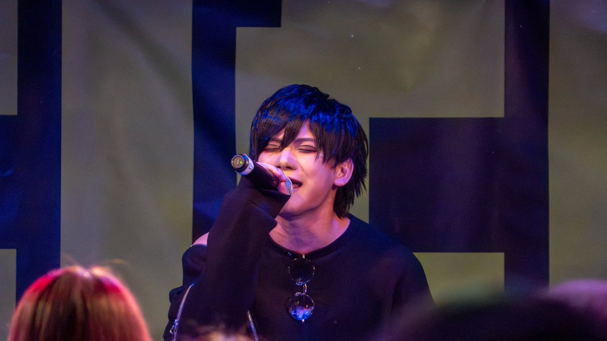 shitone4444's tweet photo. 《📸詞と音 フォトレポート📸》
第一章 / 猫こねこ@渡部
@gesgest121 

=Setlist=
クスシキ
lulu.
しわあわせ
カルマ

Photo by @g_ace_mix 

#詞と音 #猫こねこ https://t.co/SfIGGPf2an