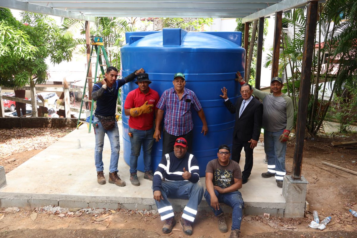 ClenguasUP's tweet photo. Avanza en un 70% la instalación del tanque de reserva en la Facultad de Humanidades

La Facultad de Humanidades registra un 70% de avance en la instalación del tanque de reserva, como parte de las acciones orientadas a fortalecer su sistema de abastecimiento. https://t.co/uMiC0F8ce2