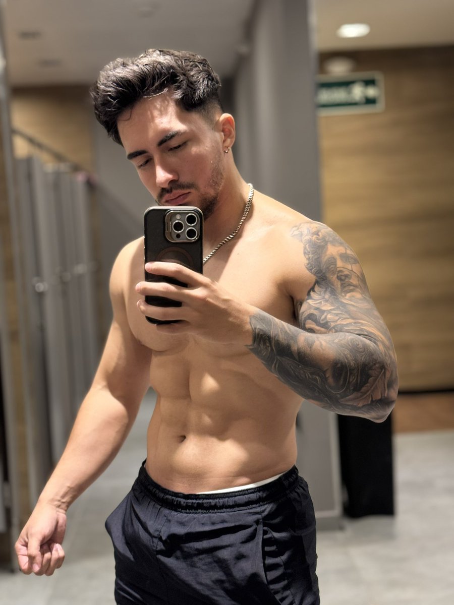 brad_sumer's tweet photo. Sexy men https://t.co/L99ODczcwC
