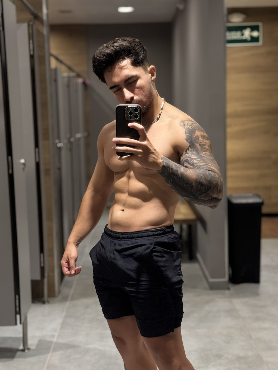 brad_sumer's tweet photo. Sexy men https://t.co/L99ODczcwC