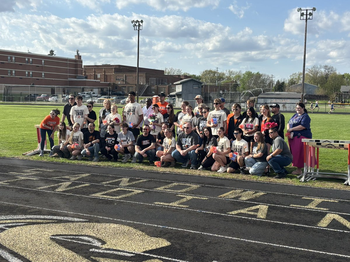 SandwichIndians's tweet image. Thank you Track &amp;amp; Field seniors and parents for all of the time and effort you have dedicated to SHS and the program! #Classof2026 #ThankYou