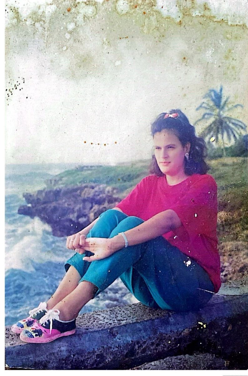 cherryjaquez2's tweet photo. 21/04/2010 te fuiste, madre y aunque la vida siguió, nunca volvió a ser igual sin ti. Te extraño en todo.

Eras la más hermosa ✨ https://t.co/pgrPeQV5NF