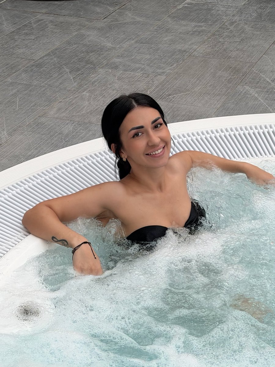 deea_15deea's tweet image. onlyfans.com/deea.15deea 

#onlyfans #content #holliday