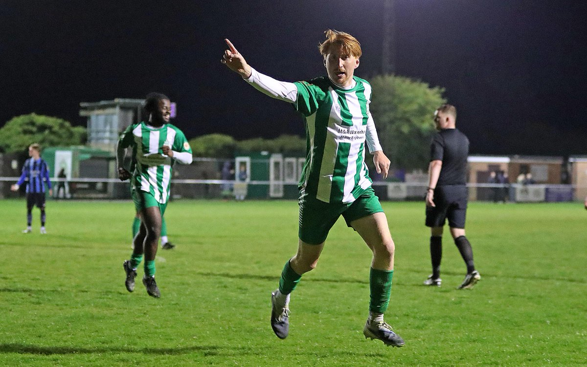 NickyHayesPhoto's tweet photo. OMG What a fantastic 2nd half for @GWRovers as they beat @LittleOakleyFC 4-0 in the @EssexSenior Errington Cup semi final with goals from @harrytalbs Jack Mitchell @mgnandi14 and @MHarbrow Well done to @marcusbowers89's team @CJPhillips1982 Echo https://t.co/pQCviBIFrH