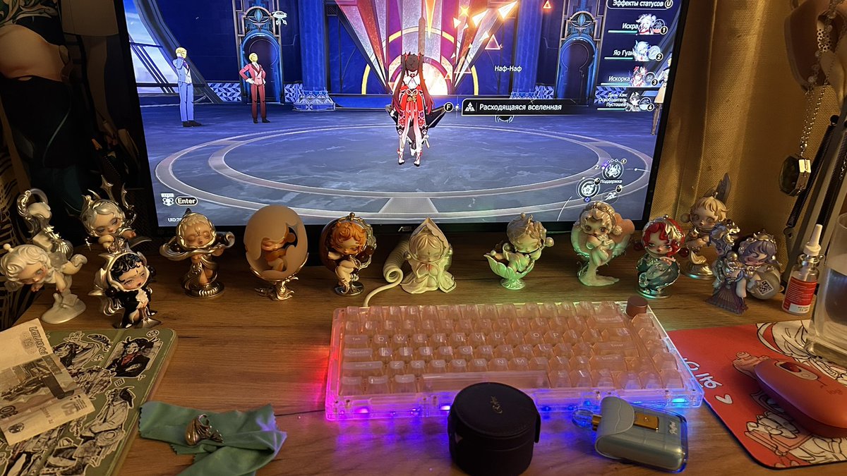 Удобно ли мне будет работать? Нет
А мне красивые фигурку на столе дороже удобства в работе