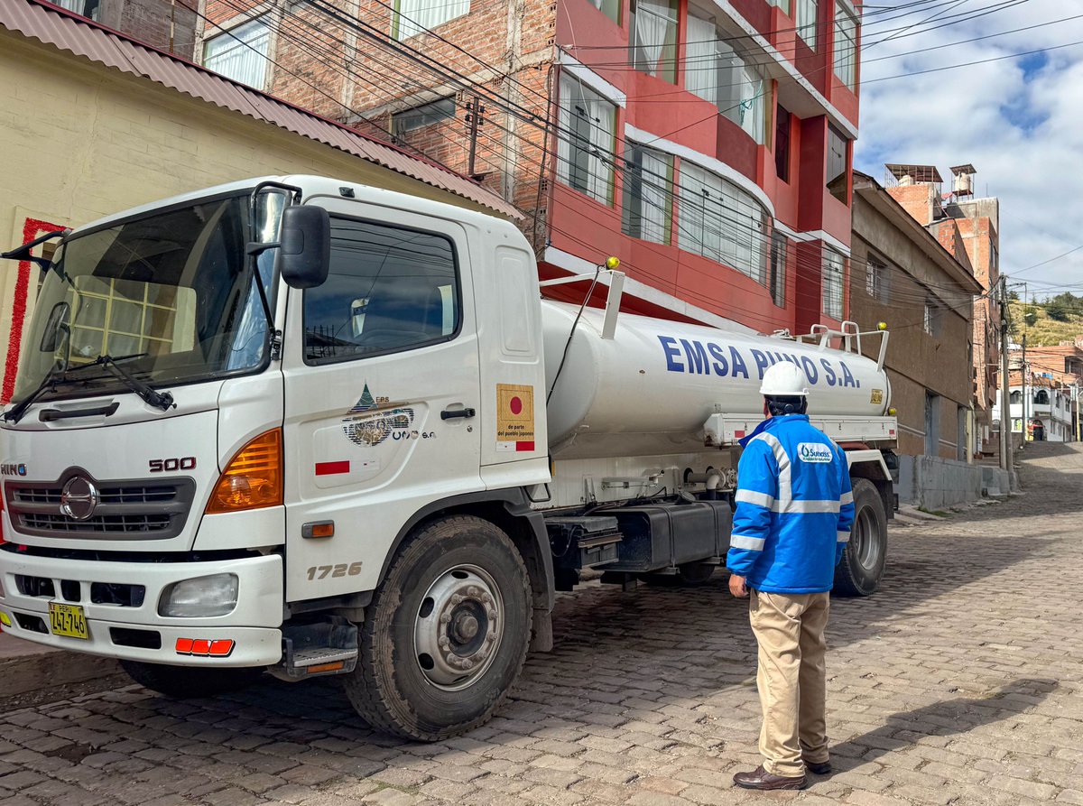 sunassperu's tweet photo. 📍 #Puno | Verificamos la reparación de una tubería de agua potable, realizada por Emsapuno S.A., en el pasaje Contique con el jirón Bolognesi, en el barrio Huajsapata. La rotura fue ocasionada por trabajos particulares. Además, coordinamos el abastecimiento mediante cisternas para más de 15 viviendas afectadas, hasta el restablecimiento del servicio.