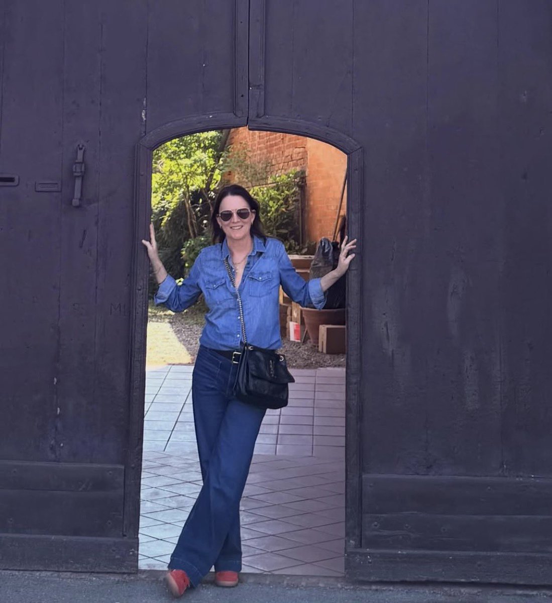 gaybealss's tweet photo. oh to be a hot rich milf roaming around italy 🫠 https://t.co/KBUSQSxD9T