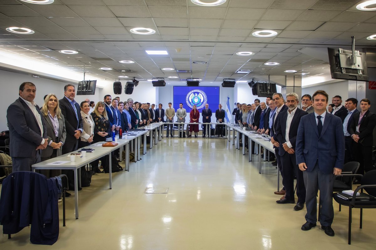 En reunión de gabinete ampliado, reafirmamos el compromiso de sostener el orden, hacer cumplir la ley y garantizar la seguridad y la libertad en todo el país.

Ese es el rumbo.