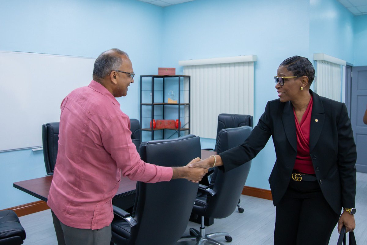 kimevadickson's tweet image. Through high‑level discussions with Dr. Rhonda Sealey‑Thomas, PAHO Assistant Director, PAHO continues to strengthen its partnership with the Ministry of Health, focused on supporting health system transformation in Guyana.

#GuyanaHealth #PAHO #StrongerTogether