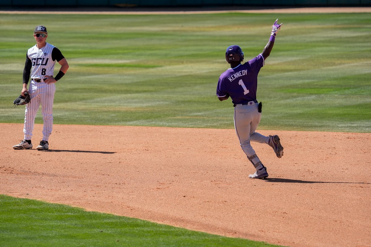 KStateBSB's tweet image. THERE IT IS 💥

@kennedee27 breaks the junior single-season home run record with his 17th blast of the year, tying the all-time single-season record!